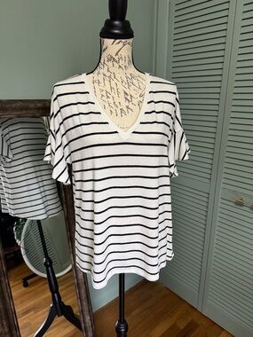 a new day White and Black Striped V-Neck Short Sleeve Tee
